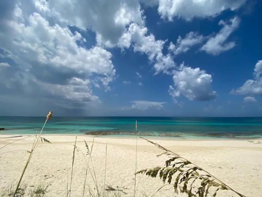 Beach'Nbarefoot Nassau Exterior photo